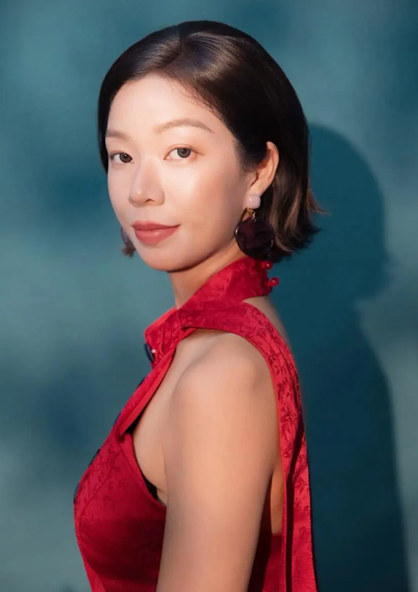 Crystal 邓小姐